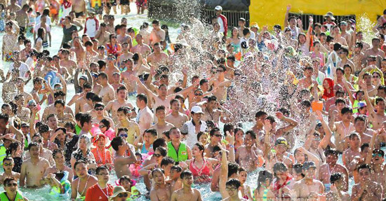夏季高温人流量大,游泳池消毒如何做才能保证水质